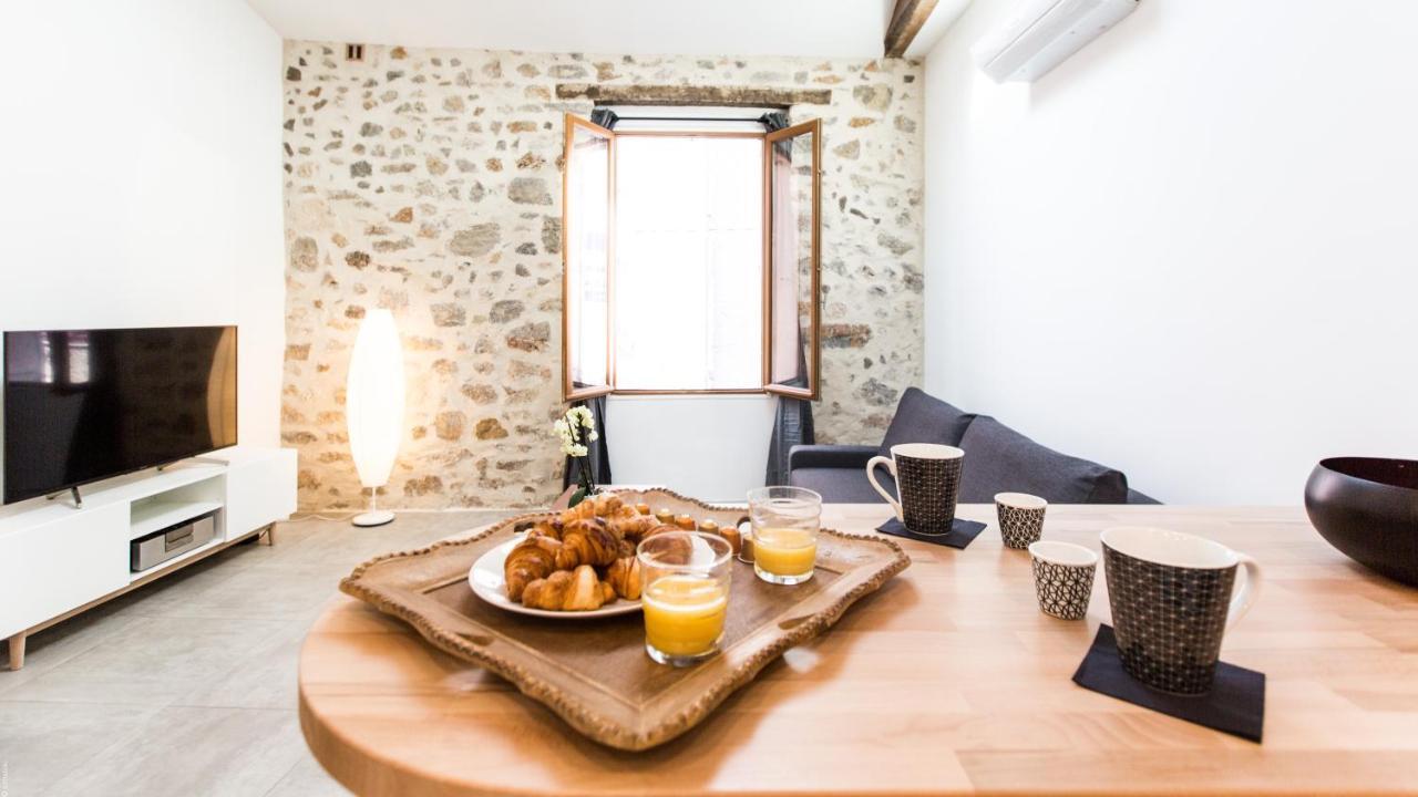 Au coeur du vieil Antibes et à 2 pas de la mer... Apartamento Exterior foto