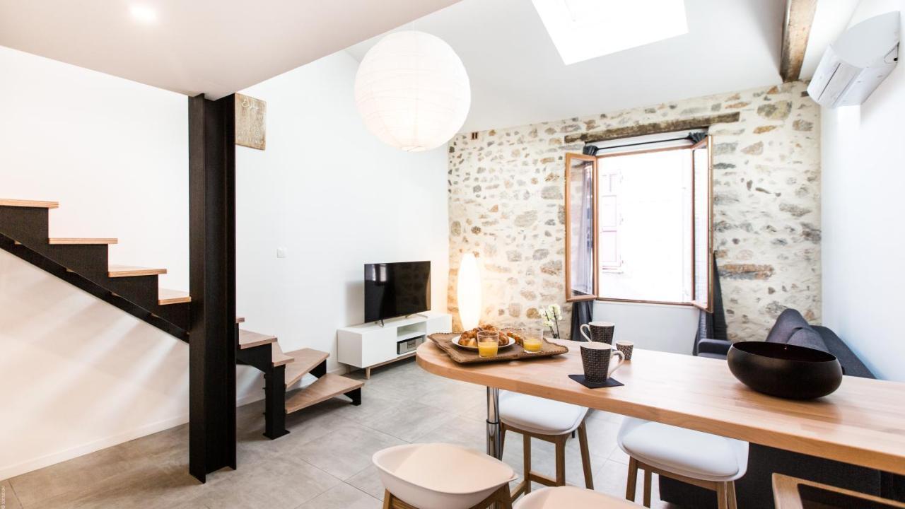 Au coeur du vieil Antibes et à 2 pas de la mer... Apartamento Exterior foto
